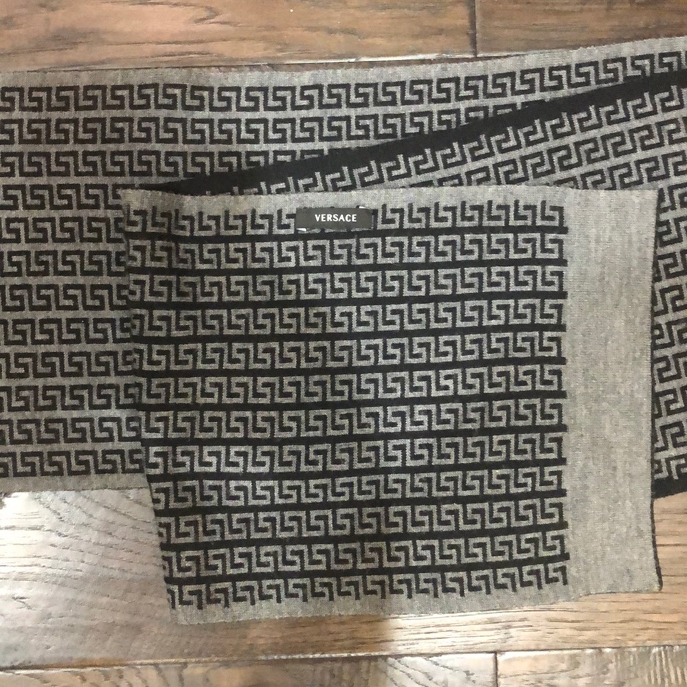VERSACE WOOL SCARF - Picture 2 of 2